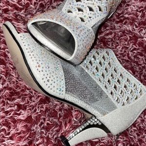 Homecoming/ prom shoes. Only worn once